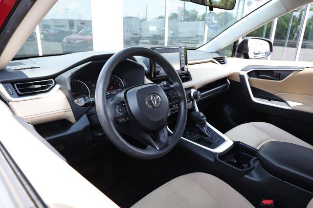 Used 2019 Toyota RAV4 LE FWD image 24
