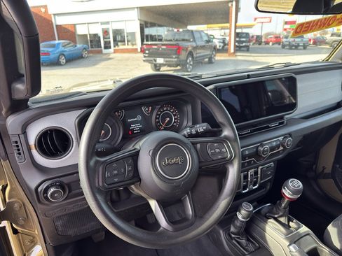 Used 2025 Jeep Wrangler Sport image 9