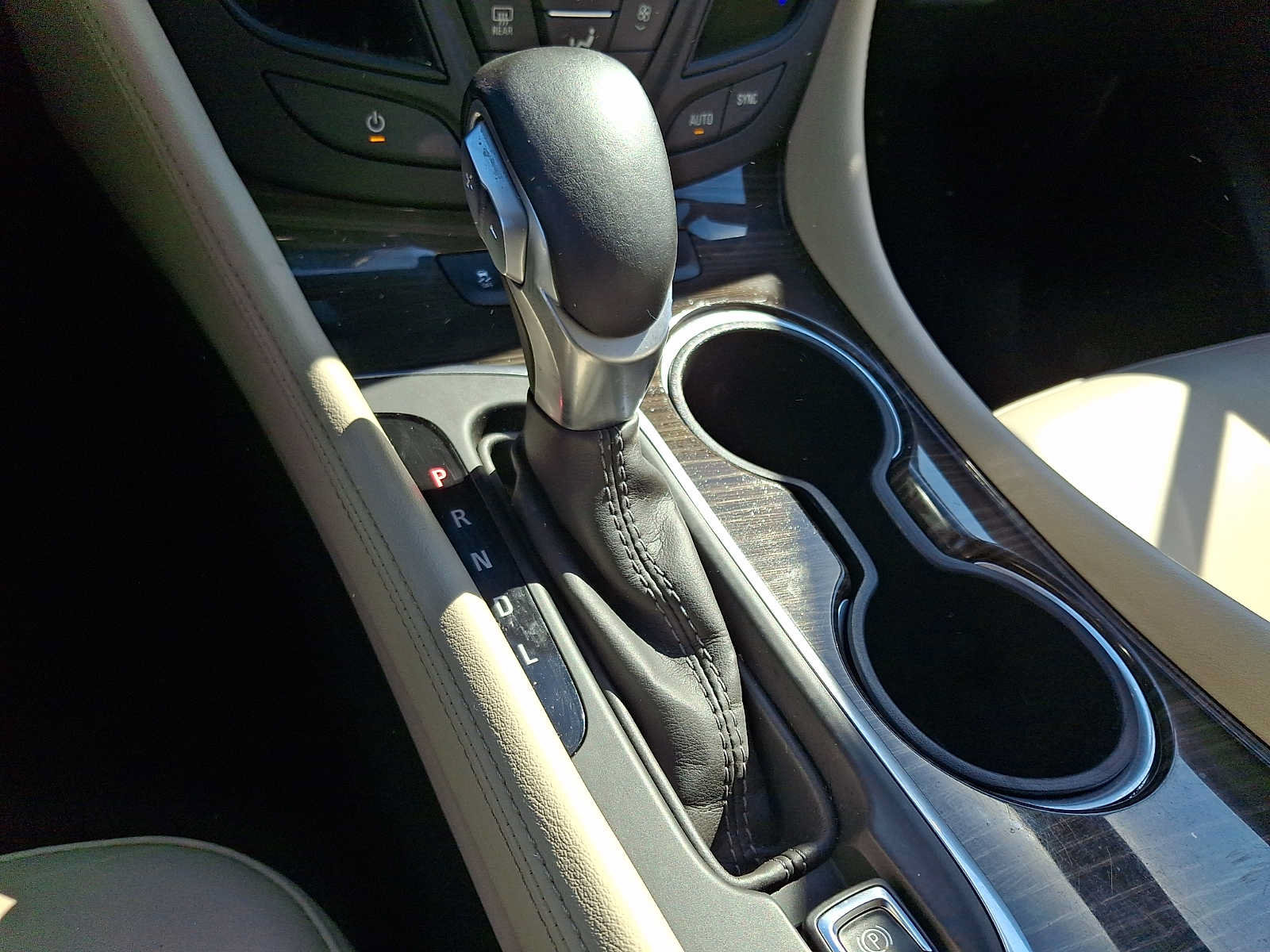 Used 2019 Buick Envision Essence AWD/4WD image 14