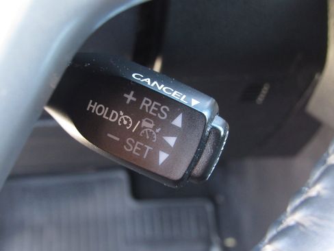 Used 2019 Toyota Highlander Limited image 29