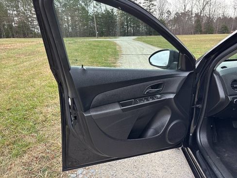 Used 2016 Chevrolet Cruze LT image 11