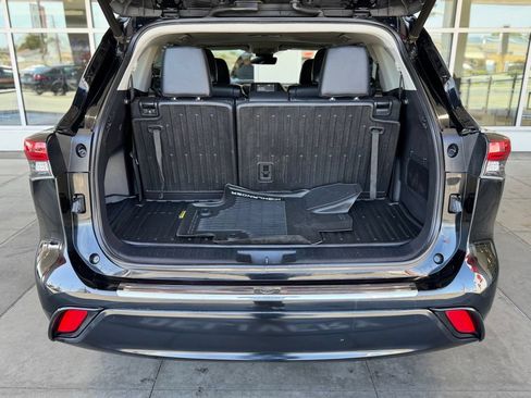 Certified 2020 Toyota Highlander XLE AWD/4WD image 15