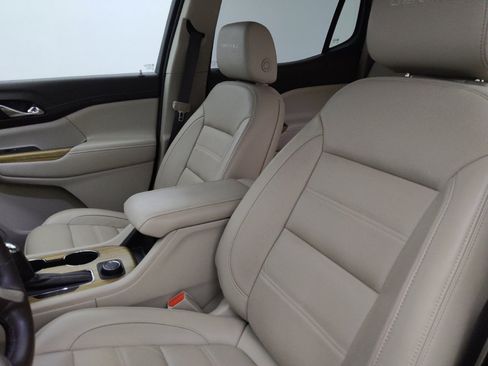 Used 2019 GMC Acadia Denali w/ Technology Package FWD image 17