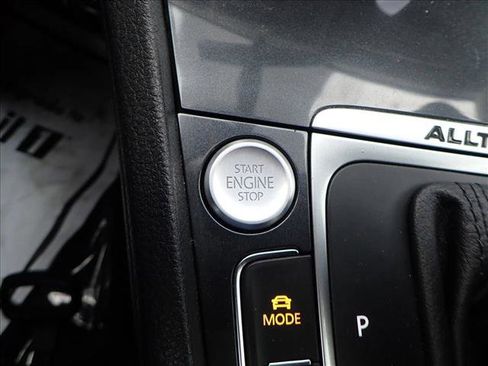 Used 2018 Volkswagen Golf SE image 22