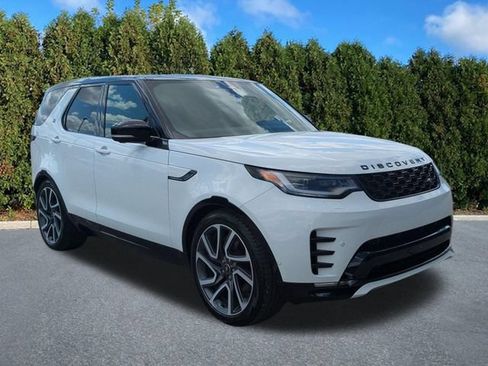 Used 2025 Land Rover Discovery Dynamic SE AWD/4WD image 3