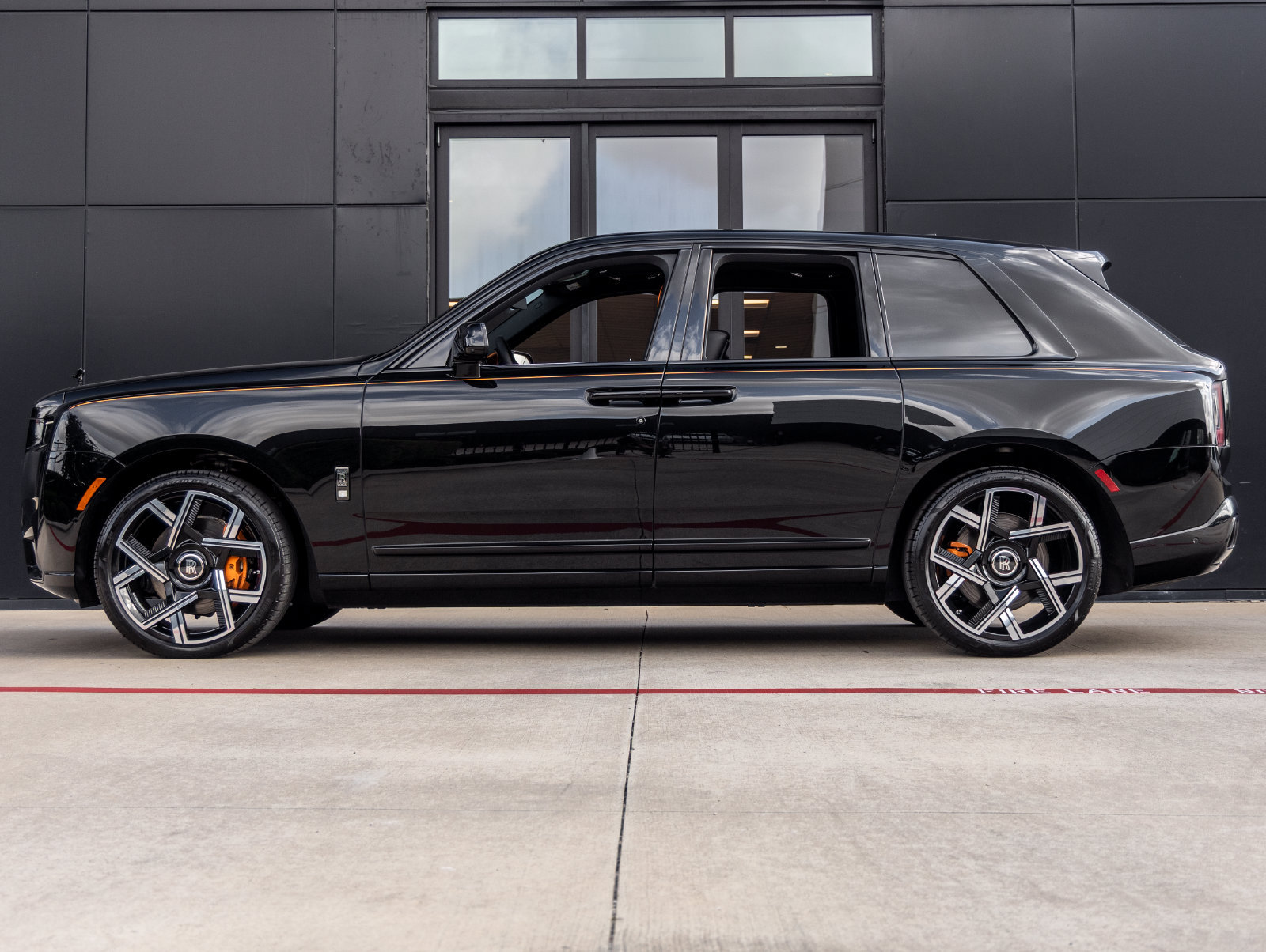 Used 2026 Rolls-Royce Cullinan Black Badge AWD/4WD image 2
