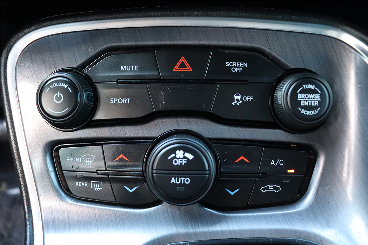 Used 2018 Dodge Challenger R/T w/ Blacktop Package RWD image 28