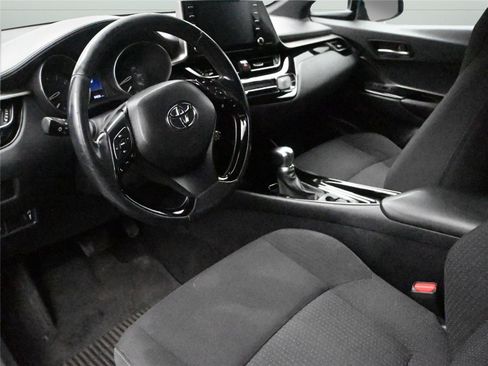 Used 2019 Toyota C-HR XLE image 2