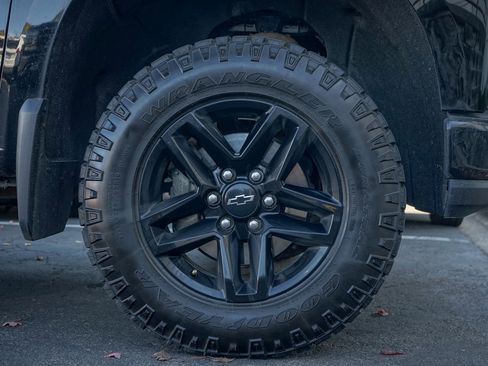 Used 2022 Chevrolet Silverado 1500 Custom Trail Boss w/ LPO, Dark Essentials Package image 10