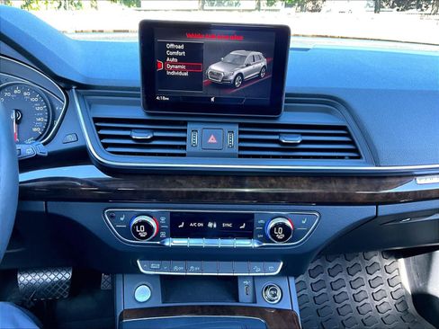 Used 2019 Audi Q5 2.0T Premium w/ Convenience Package AWD/4WD image 39