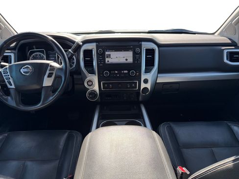 Used 2018 Nissan Titan PRO-4X w/ Pro-4x Convenience Package AWD/4WD image 12