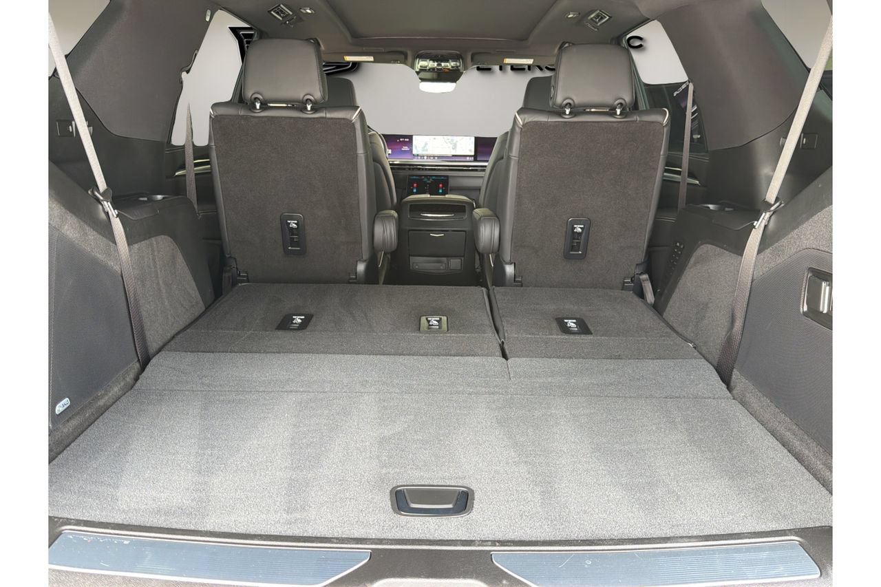 Used 2025 Cadillac Escalade Sport AWD/4WD image 22