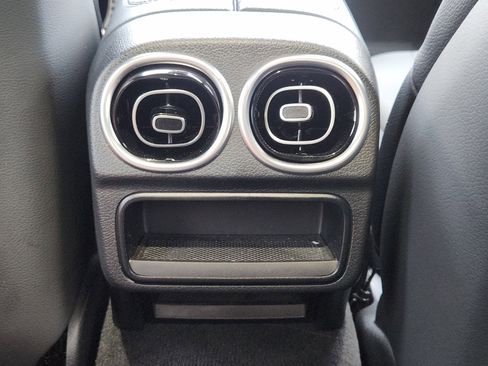Used 2025 Mercedes-Benz CLE 300 4MATIC Coupe image 32