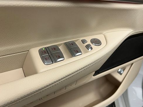 Used 2022 BMW 740i image 26