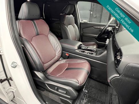 Used 2025 Honda Pilot Black Edition image 8