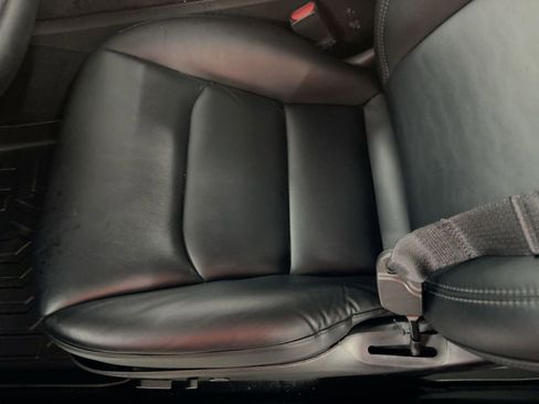 Used 2022 Tesla Model Y Long Range image 14