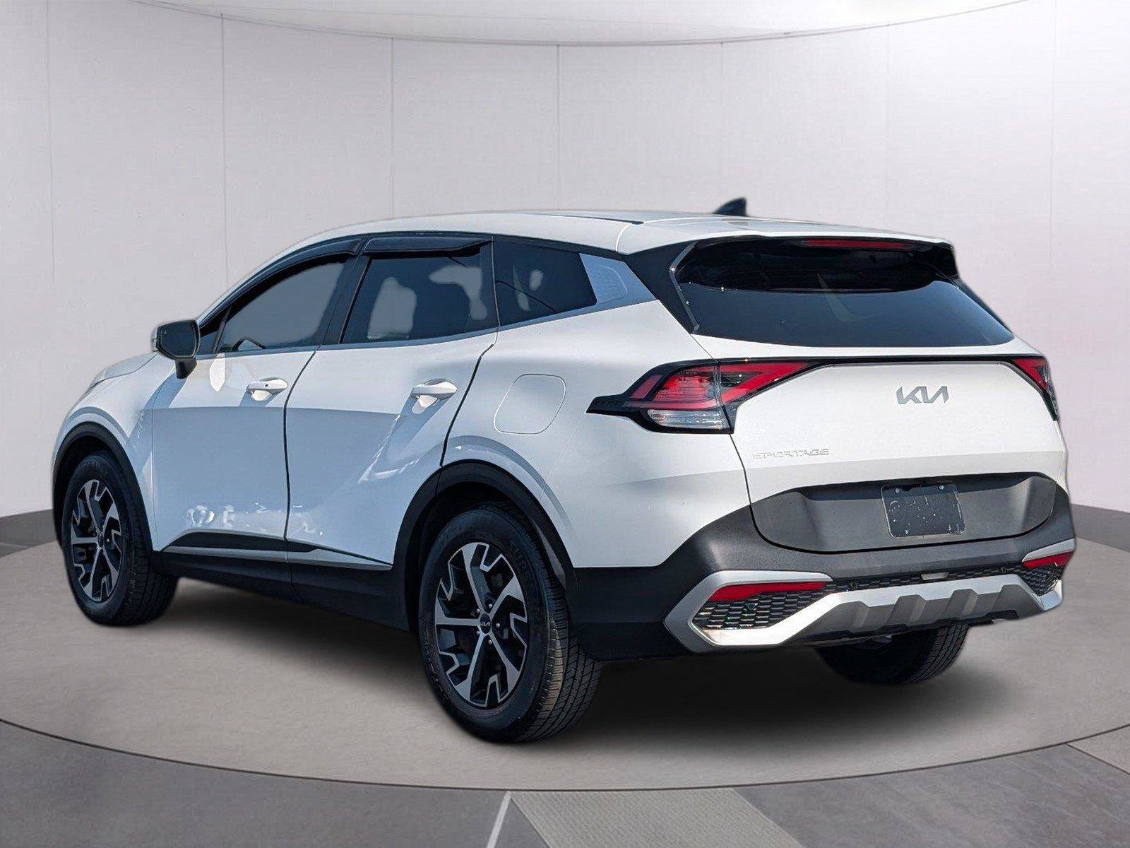 Used 2023 Kia Sportage EX FWD image 3