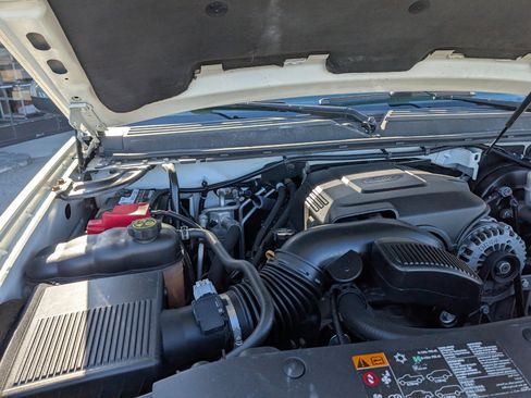 Used 2014 Chevrolet Suburban LTZ image 25