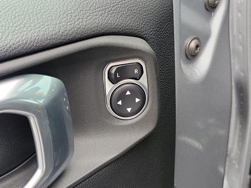 Used 2021 Jeep Wrangler Unlimited Sahara AWD/4WD image 18
