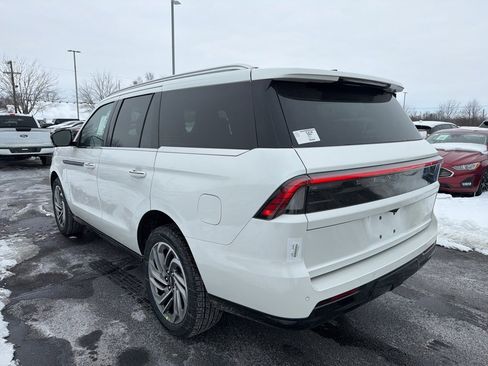 New 2026 Lincoln Navigator Reserve image 4