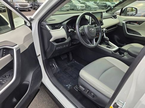 Used 2019 Toyota RAV4 XLE Premium w/ Advanced Technology Package AWD/4WD image 19