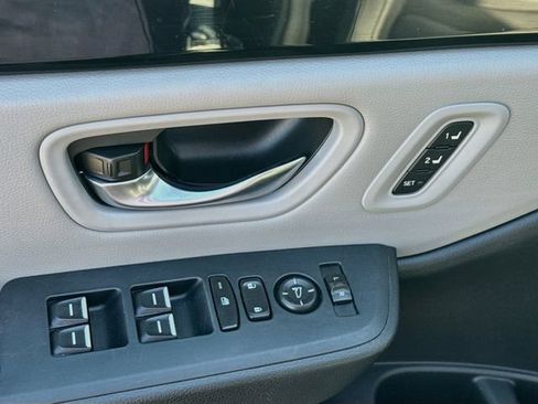 Certified 2025 Honda Pilot Touring image 23