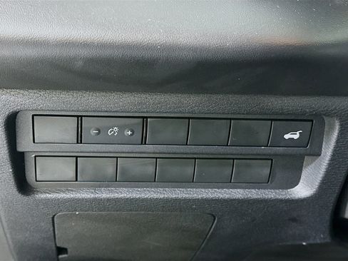 Used 2024 Mitsubishi Outlander SE image 17