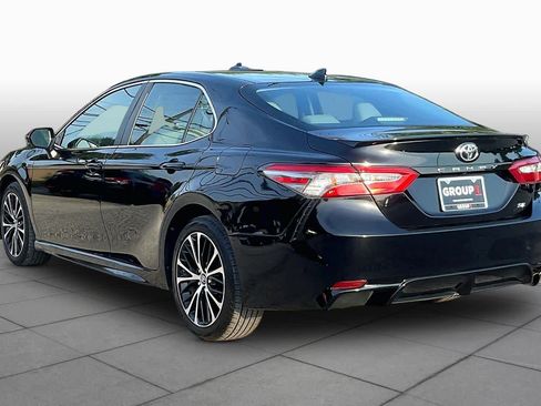 Used 2019 Toyota Camry SE FWD image 12