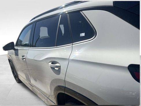 New 2026 Volkswagen Tiguan SE R-Line image 30