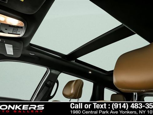 Used 2016 Jeep Grand Cherokee SRT image 15