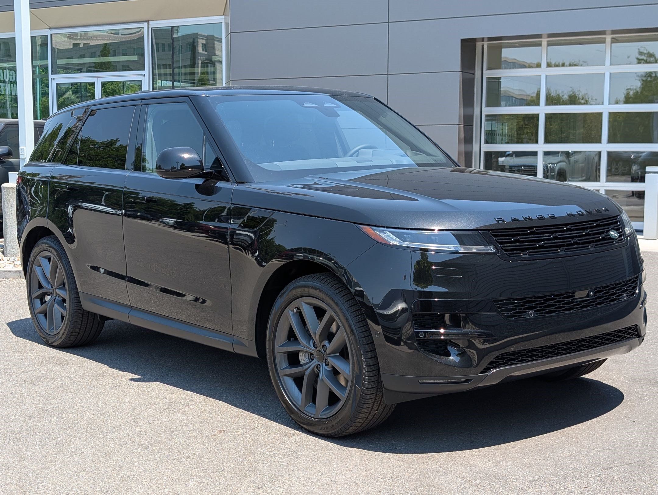 New 2026 Land Rover Range Rover Sport SE AWD/4WD image 3