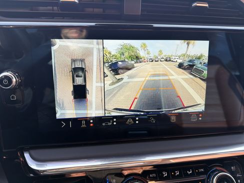 Used 2024 GMC Sierra 3500 Denali Ultimate AWD/4WD image 25