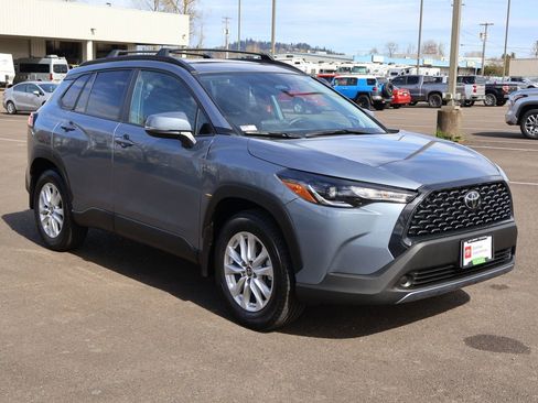 Used 2024 Toyota Corolla Cross LE w/ Moonroof Package image 9
