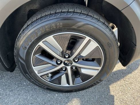Used 2020 Kia Niro EX Premium FWD image 20