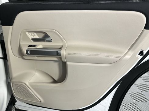 Used 2025 Mercedes-Benz GLB 250 image 31