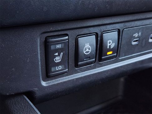 Used 2024 Nissan Frontier SV w/ SV Convenience Package image 14