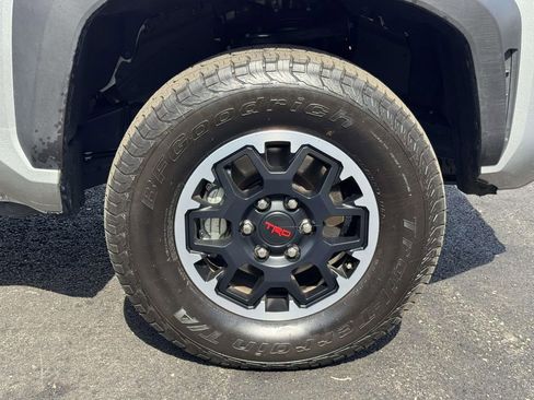 Used 2025 Toyota Tacoma TRD Off-Road image 26