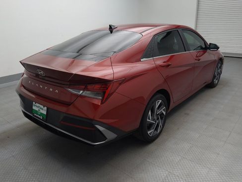 Used 2025 Hyundai Elantra SEL FWD image 9