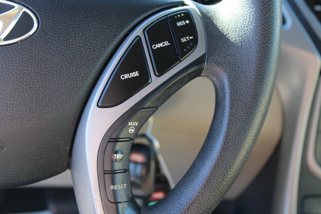 Used 2015 Hyundai Elantra SE FWD image 22