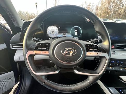 Used 2023 Hyundai Elantra Limited image 17