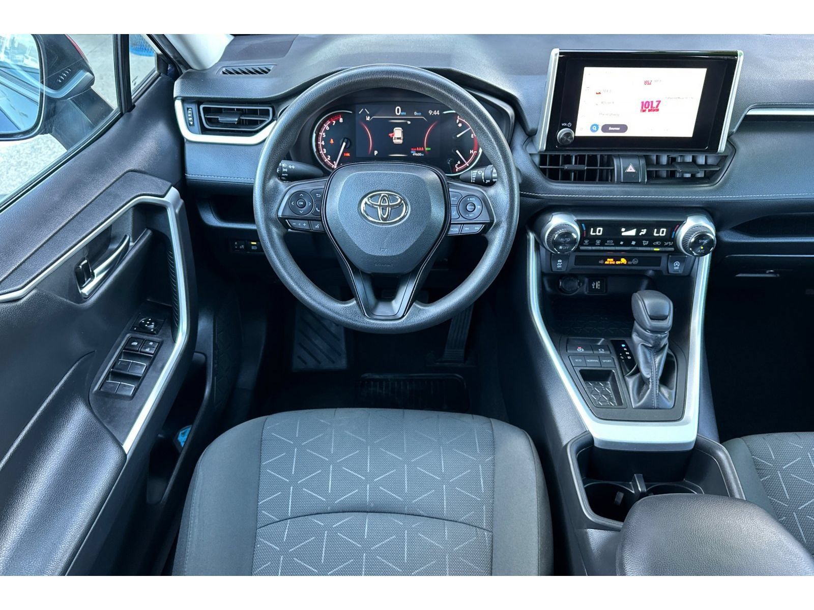 Used 2024 Toyota RAV4 XLE FWD image 16