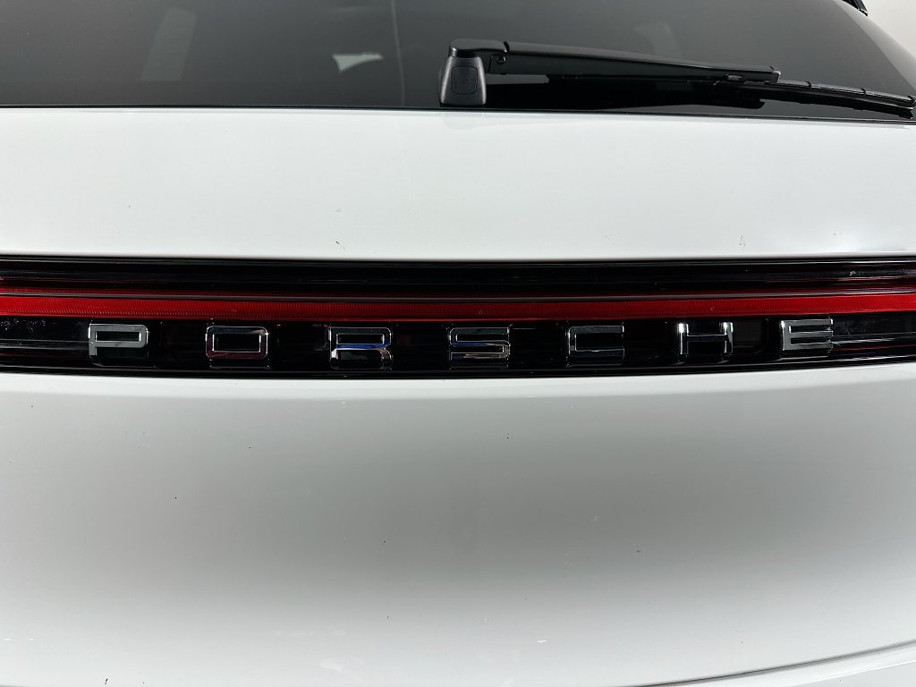 Certified 2025 Porsche Macan AWD/4WD image 34