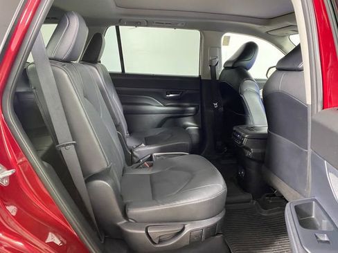 Used 2024 Toyota Grand Highlander AWD image 10