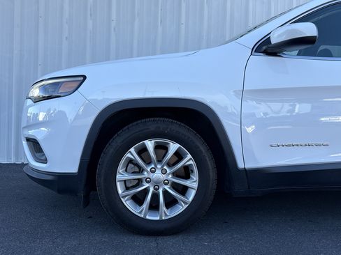 Used 2019 Jeep Cherokee Latitude w/ Popular Appearance Group image 3