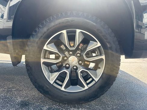 Used 2023 Chevrolet Silverado 1500 LT w/ Leather Package AWD/4WD image 11