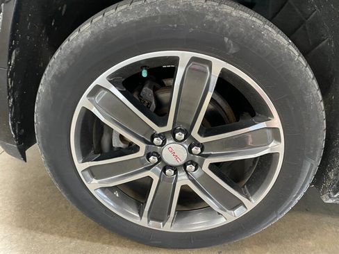 Used 2017 GMC Acadia Denali w/ Technology Package AWD/4WD image 26