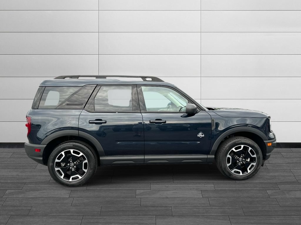 Used 2023 Ford Bronco Sport Outer Banks w/ Tech Package AWD/4WD image 2