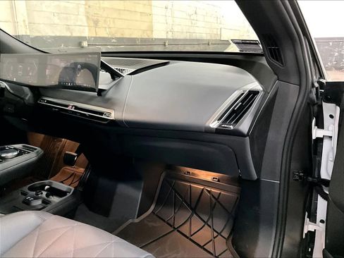 Certified 2026 BMW iX xDrive45 w/ M Sport Package image 18