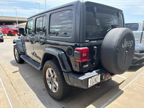 Used 2018 Jeep Wrangler Unlimited Sahara AWD/4WD image 4