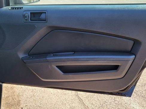 Used 2014 Ford Mustang Convertible RWD image 18